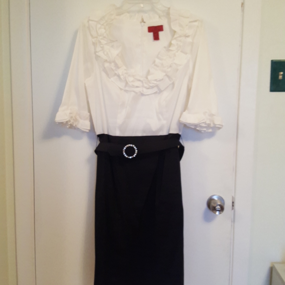 Black & white cocktail dress for spring reunions